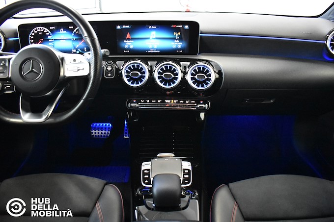 MERCEDES-BENZ A 200 d Automatic Premium